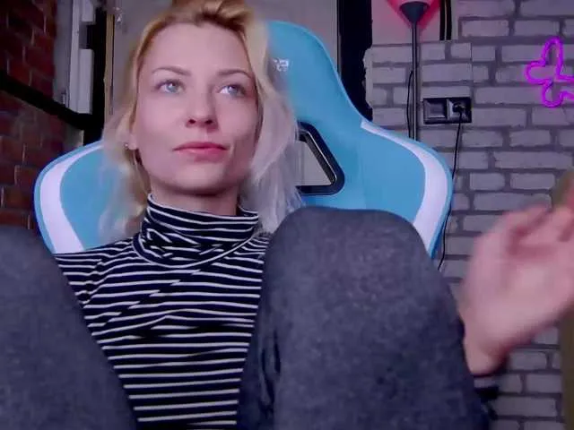 Live sex webcam photo for karo131324 #276301583