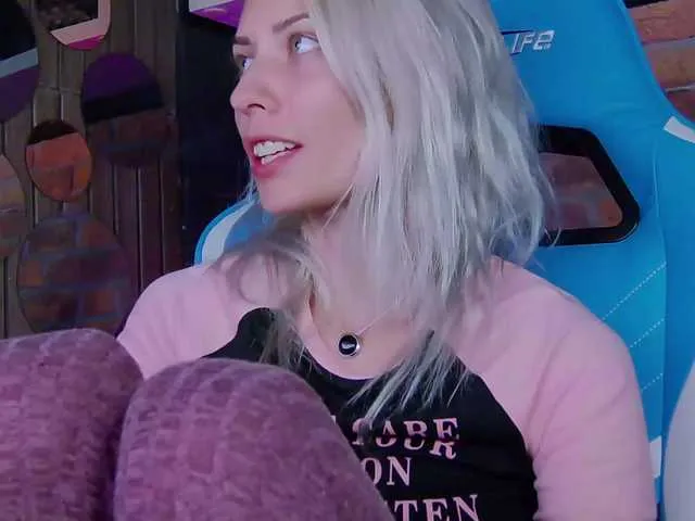 Live sex webcam photo for karo131324 #276378035