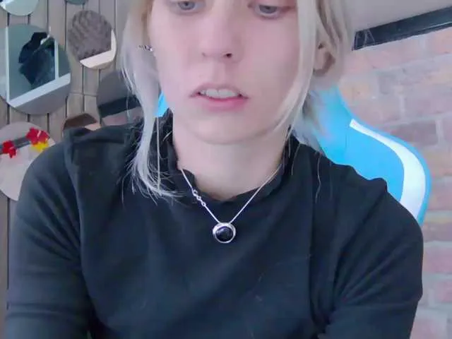 Live sex webcam photo for karo131324 #276383237