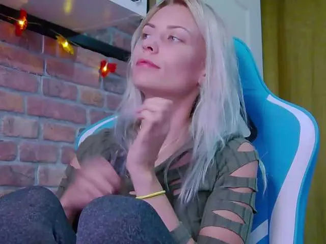 Live sex webcam photo for karo131324 #276385740