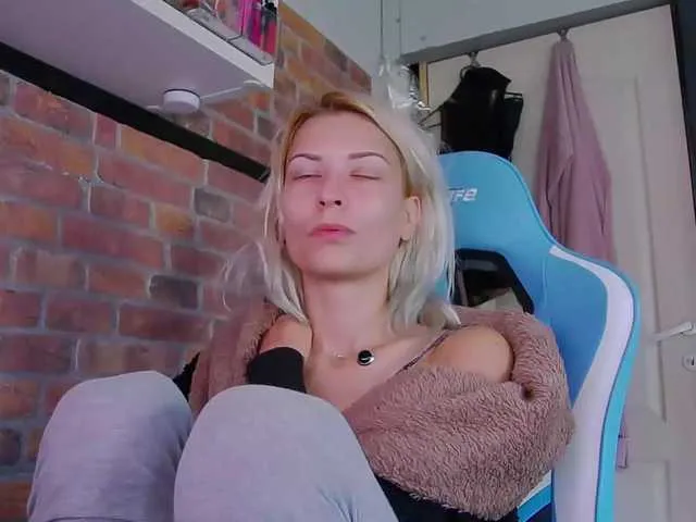 Live sex webcam photo for karo131324 #276494675