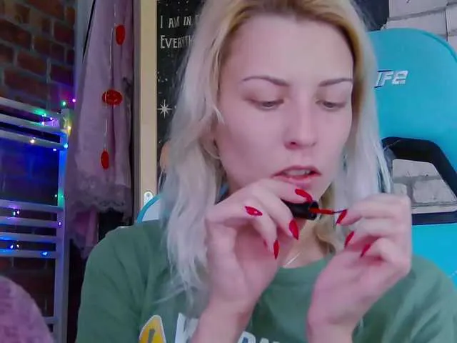 Live sex webcam photo for karo131324 #276528008