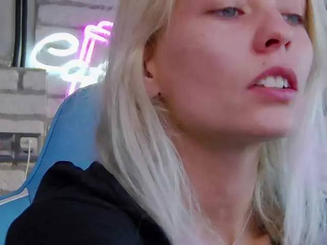 Live sex webcam photo for karo131324 #276555082