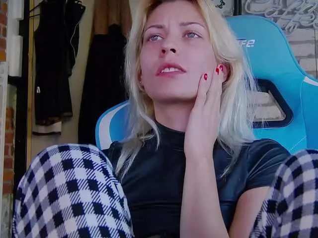 Live sex webcam photo for karo131324 #276604539