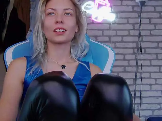 Live sex webcam photo for karo131324 #276618214