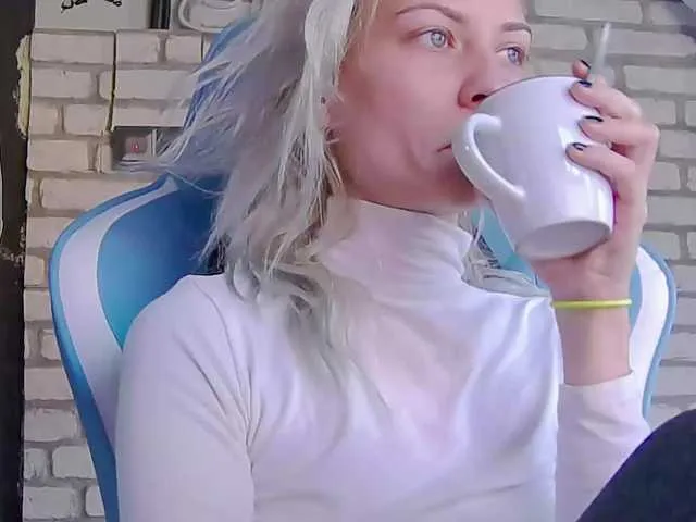 Live sex webcam photo for karo131324 #276666434