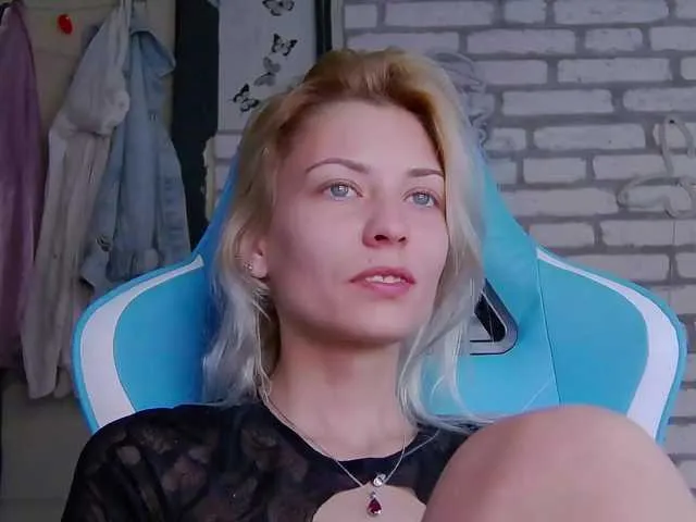 Live sex webcam photo for karo131324 #276673710