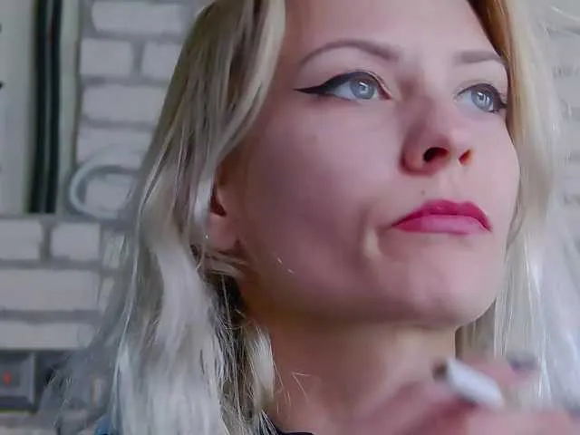 Live sex webcam photo for karo131324 #276675231