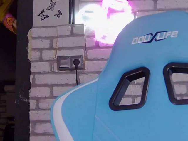 Live sex webcam photo for karo131324 #276694593