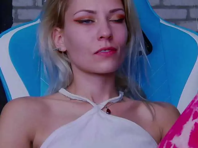 Live sex webcam photo for karo131324 #276697655