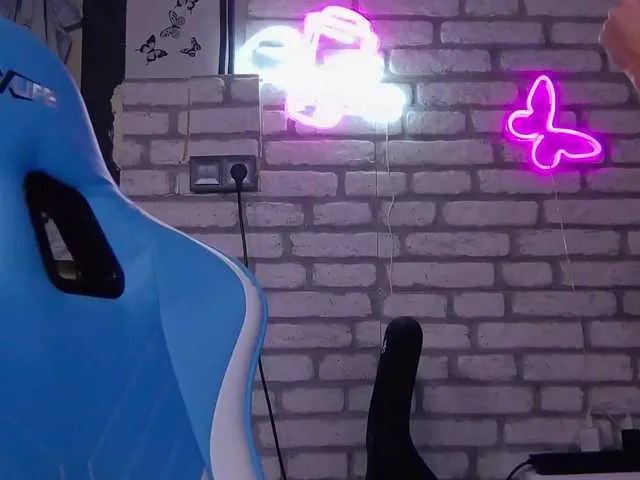 Live sex webcam photo for karo131324 #276704327