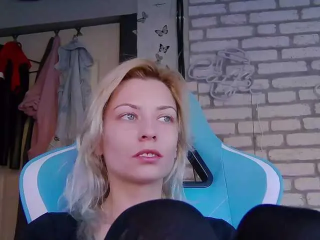 Live sex webcam photo for karo131324 #276743192