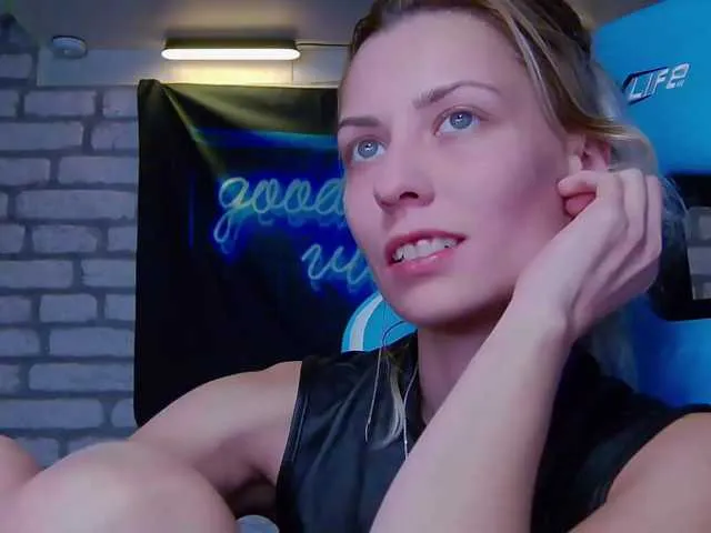 Live sex webcam photo for karo131324 #276768753