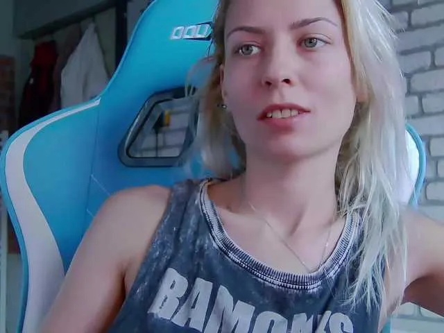 Live sex webcam photo for karo131324 #276793095