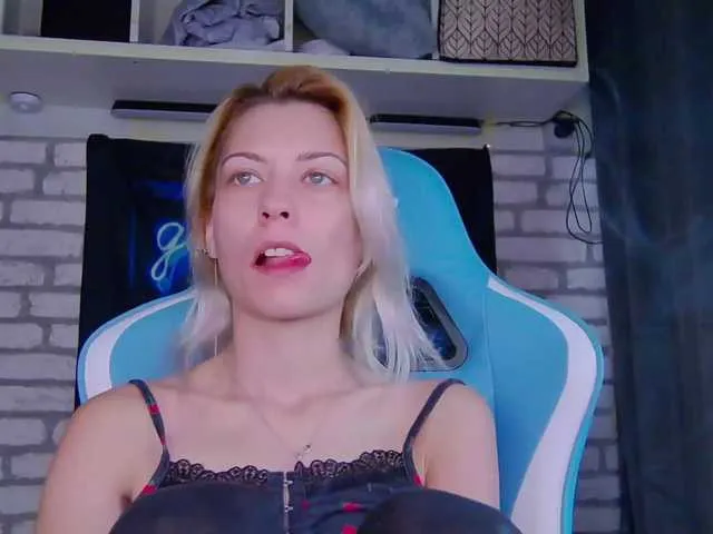 Live sex webcam photo for karo131324 #276800342