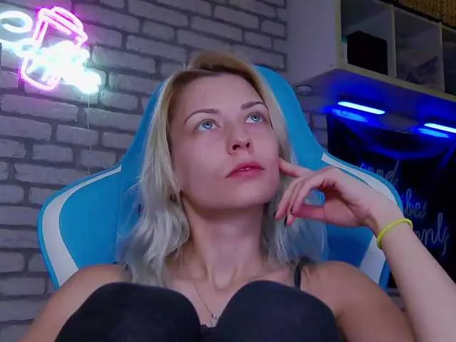 Live sex webcam photo for karo131324 #276803149