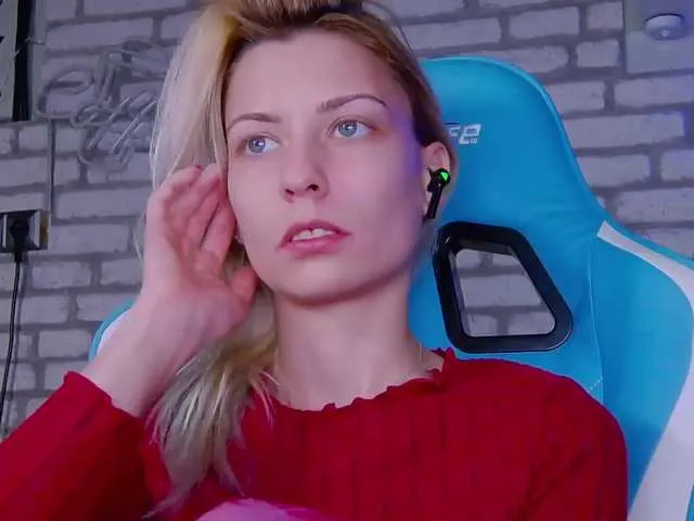 Live sex webcam photo for karo131324 #276852259