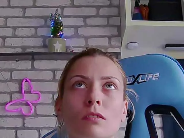 Live sex webcam photo for karo131324 #276865270