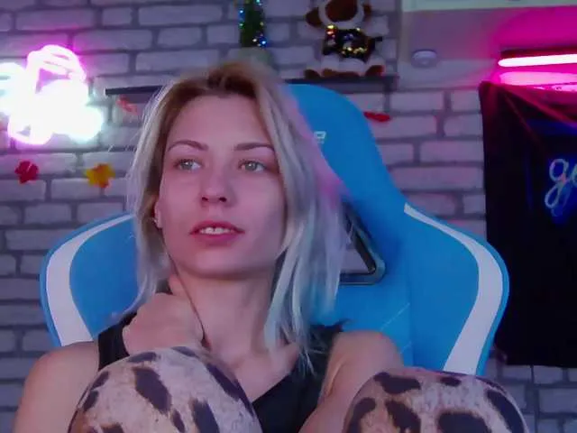 Live sex webcam photo for karo131324 #276890349