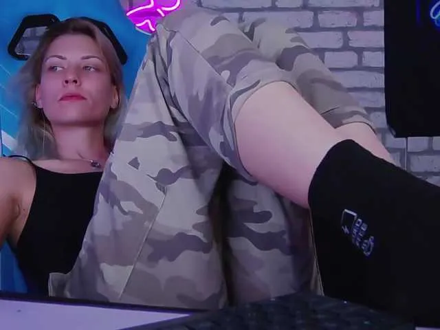 Live sex webcam photo for karo131324 #276893260