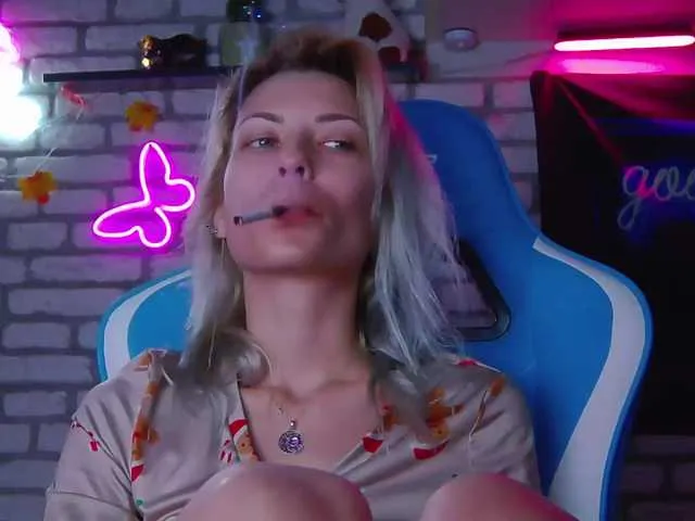 Live sex webcam photo for karo131324 #276912072