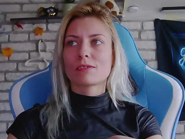 Live sex webcam photo for karo131324 #276934902