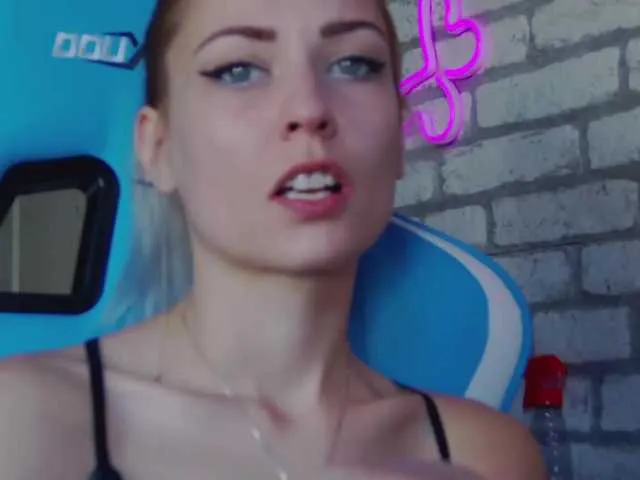 Live sex webcam photo for karo131324 #276981999