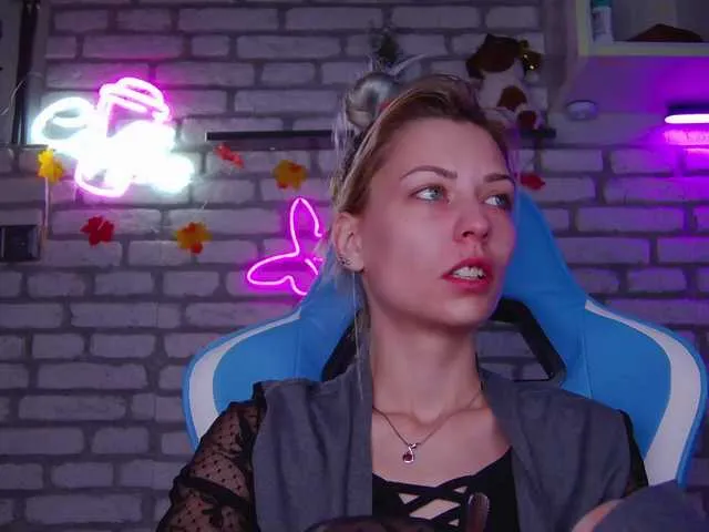 Live sex webcam photo for karo131324 #277028209