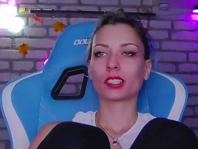 Live sex webcam photo for karo131324 #277061693