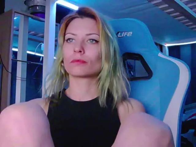 Live sex webcam photo for karo131324 #277556636