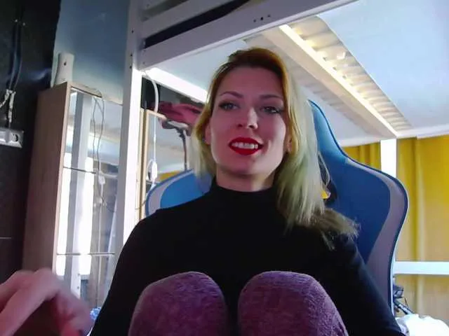 Live sex webcam photo for karo131324 #277575446