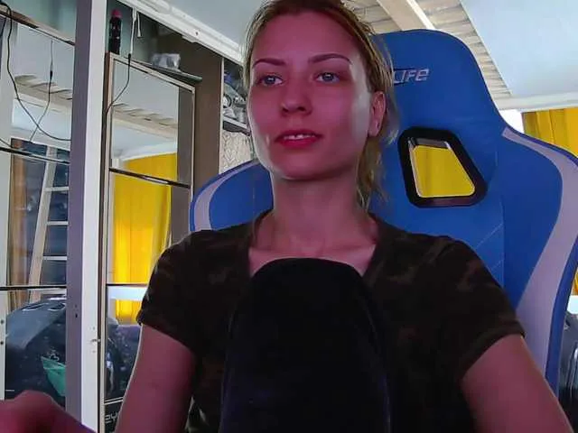 Live sex webcam photo for karo131324 #277657399