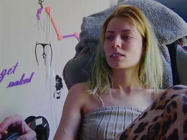 Live sex webcam photo for karo131324 #277689687