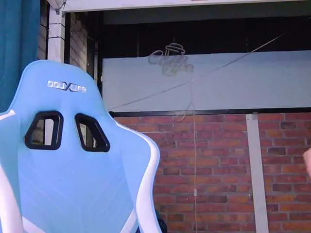 Live sex webcam photo for karo131324 #289316086