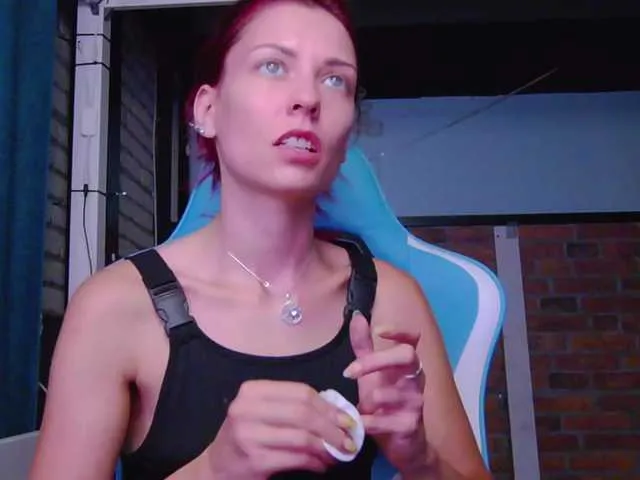 Live sex webcam photo for karo131324 #289321495