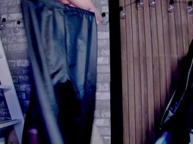 Live sex webcam photo for karo131324 #290587670