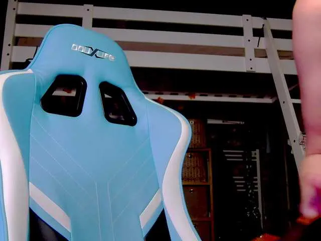 Live sex webcam photo for karo131324 #291004705