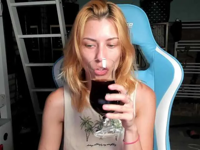 Live sex webcam photo for karo131324 #291570892