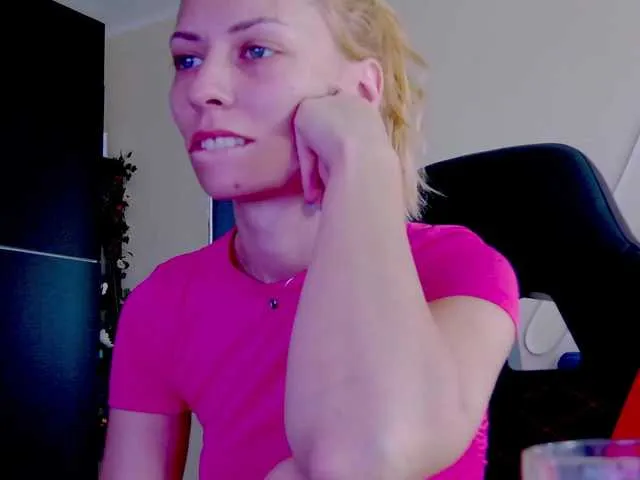 Live sex webcam photo for karo131324 #291675321