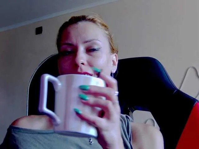 Live sex webcam photo for karo131324 #291692160