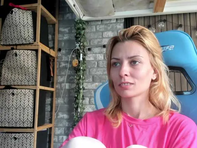 Live sex webcam photo for karo131324 #291947819