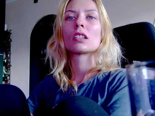 Live sex webcam photo for karo131324 #291980274