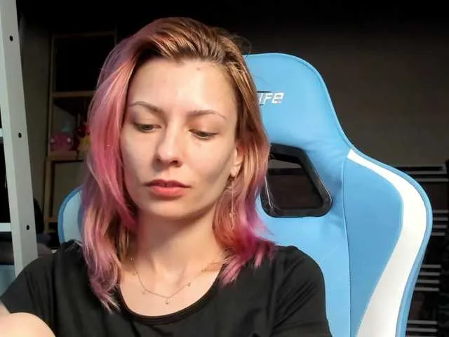 Live sex webcam photo for karo131324 #292137358