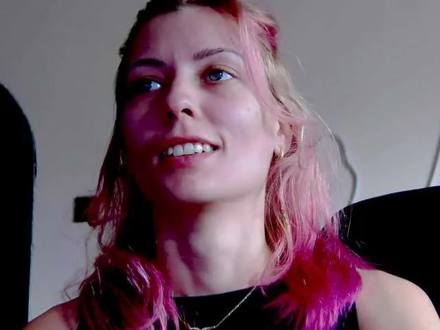 Live sex webcam photo for karo131324 #292289705