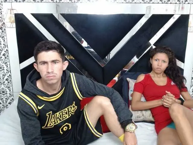 Live sex webcam photo for karoanddamian #273618468