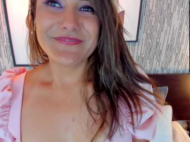 Live sex webcam photo for Karolain1 #271693783