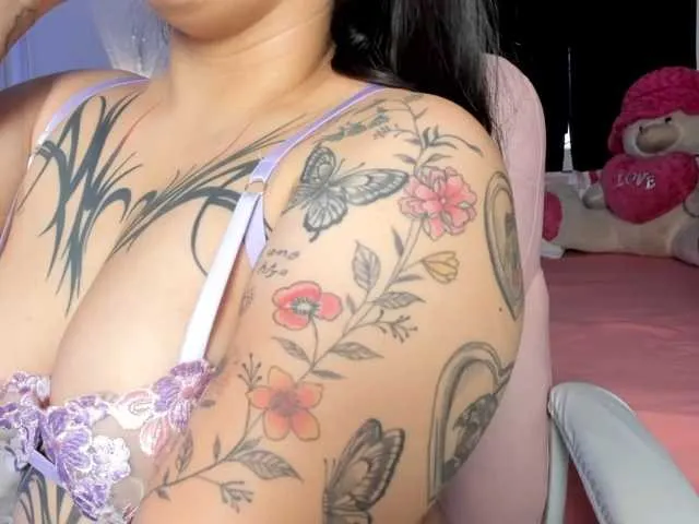Live sex webcam photo for karolina-evans #294262454