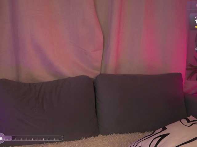 Live sex webcam photo for karolinaerr #278217272