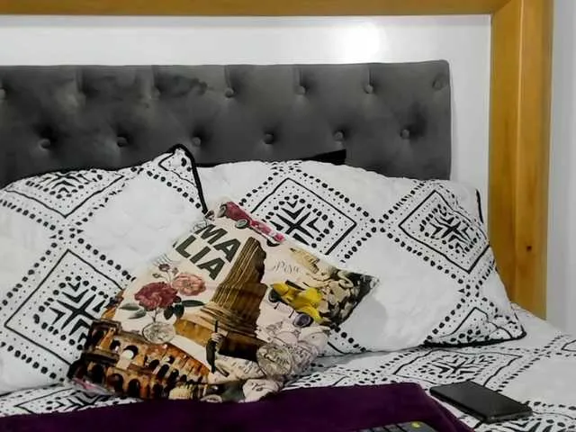 Live sex webcam photo for karoline07 #274557395