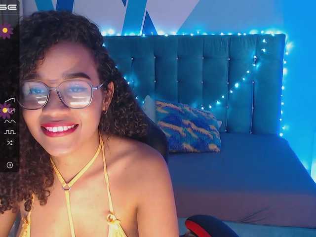 Live sex webcam photo for karolinequeen #274440405